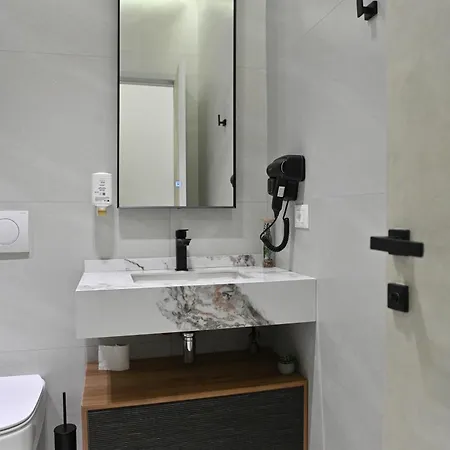 Galeria's Rooms, Tirana, Self Check-in * تيرانا